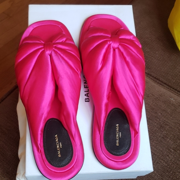 balenciaga pink slippers